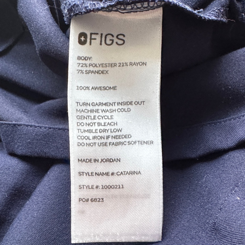 Figs Catarina One-Pocket scrub top in navy blue - Picture 7 of 9